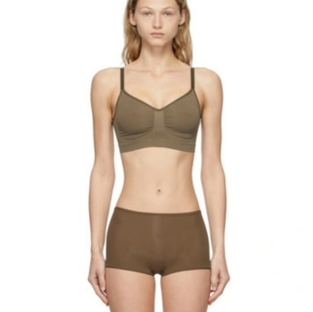 Skims khaki Seamless Sculpting Bra S/M